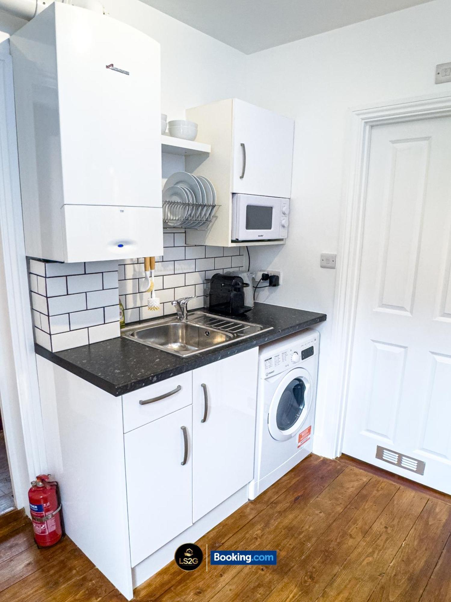 Private With Air Con By Ls2g Short Lets & Serviced Greater Apartment *
