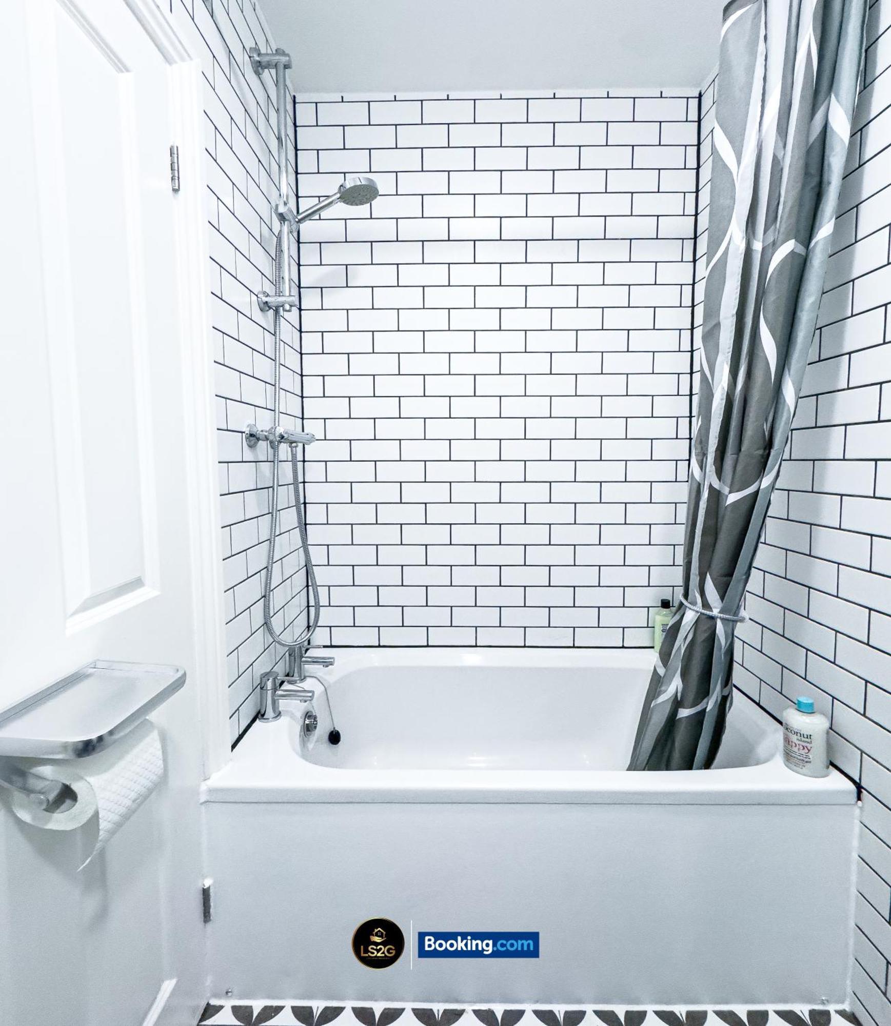 Private With Air Con By Ls2g Short Lets & Serviced Greater Apartment London